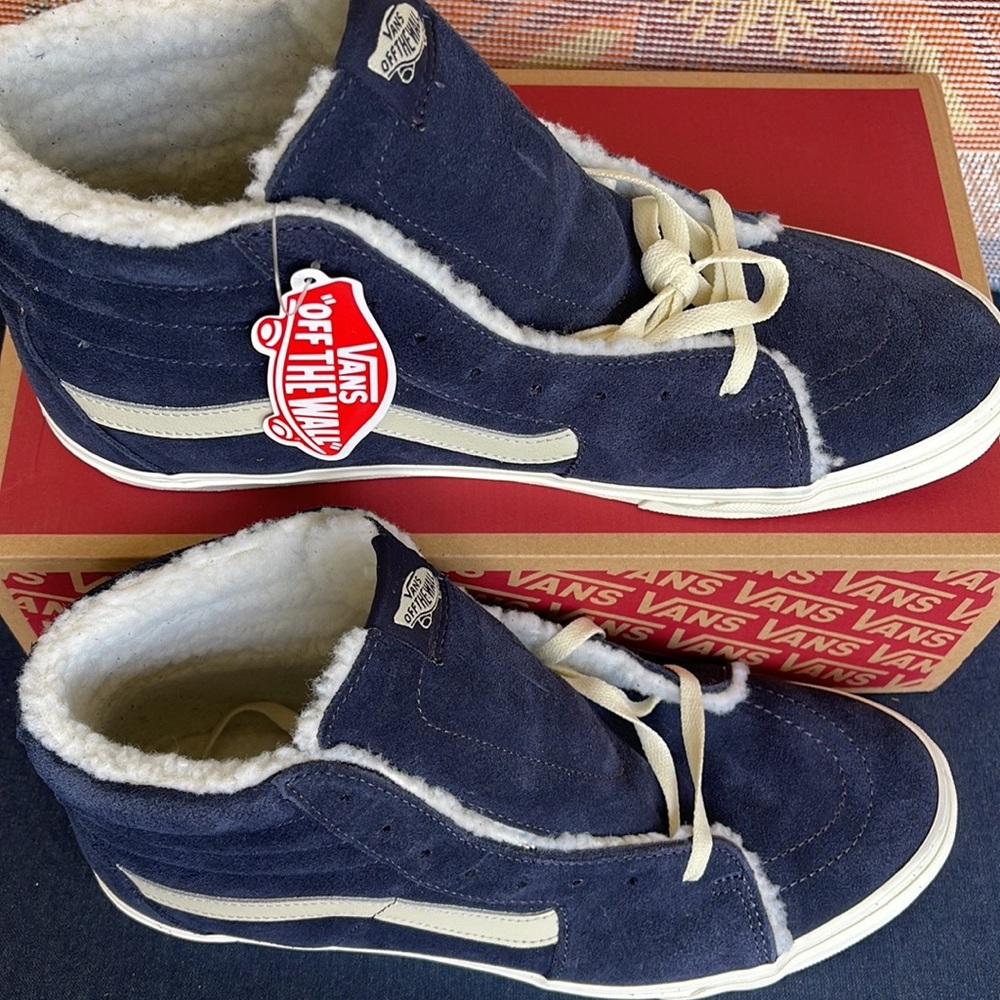 Vans Men’s Sk8-Hi
Cozy Hug Parisian Night
VN0005U9JDU
Sneakers - Picture 7 of 16